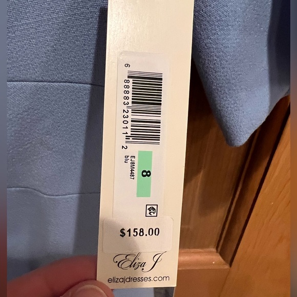 Eliza J Beautiful cornflower blue bateau neckline with 1/2 sleeves, lined crepe - Picture 5 of 5